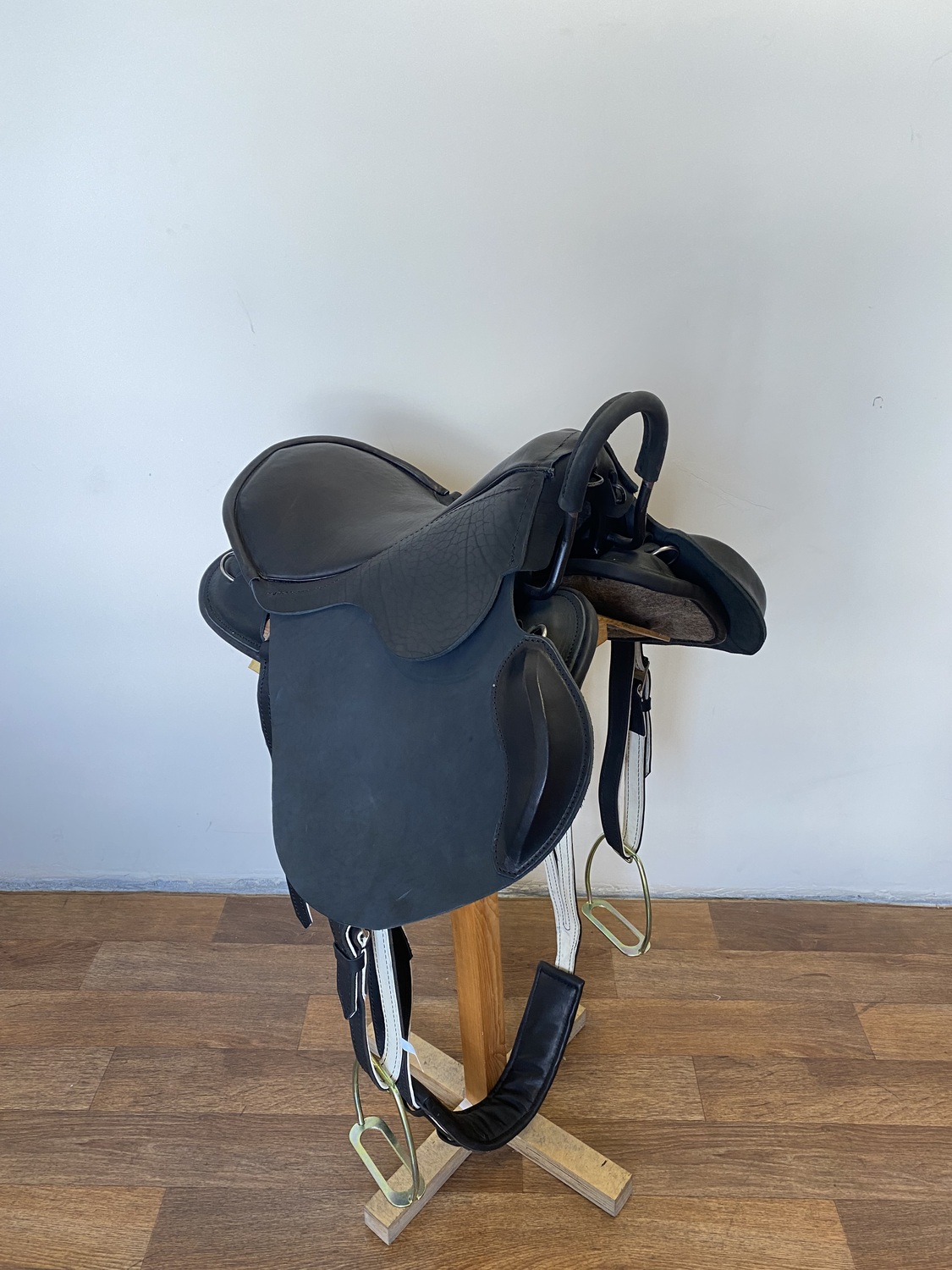 Седло туристическое №2  (без потника и оголовья)